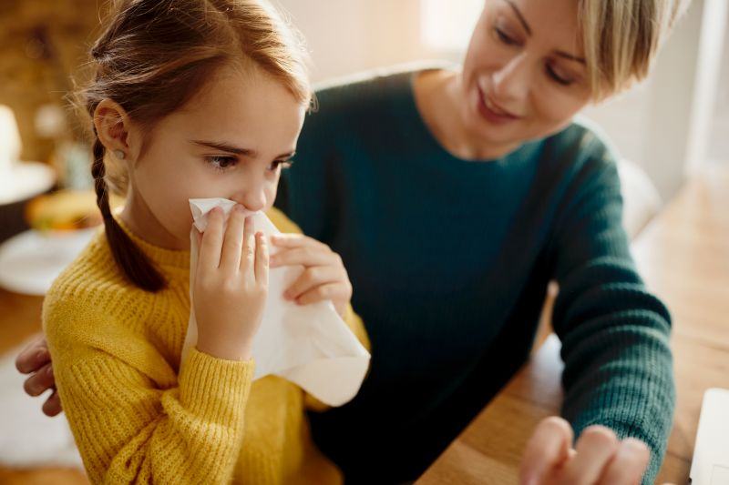 Primele semne de raceala la copii: ce poti face din primele ore pentru a-i usura simptomele